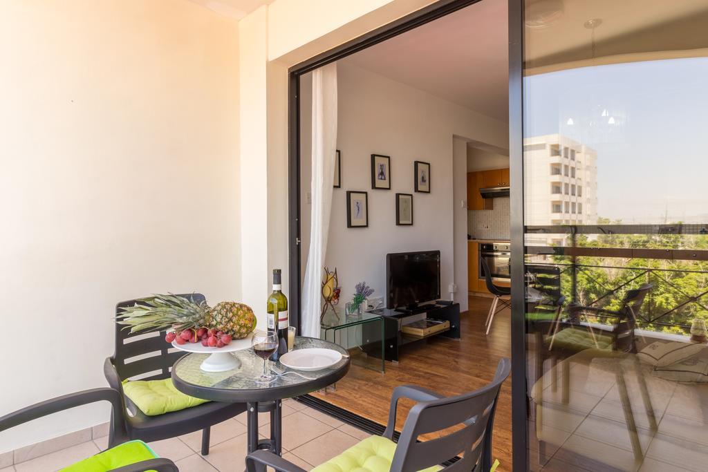 Mama Seaside Apartment Larnaca Dış mekan fotoğraf